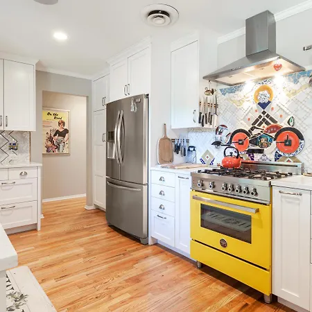 South Central, Barton Springs, Broken Spoke & Much More, Dogs Ok, 4 Bedroom-3Bath